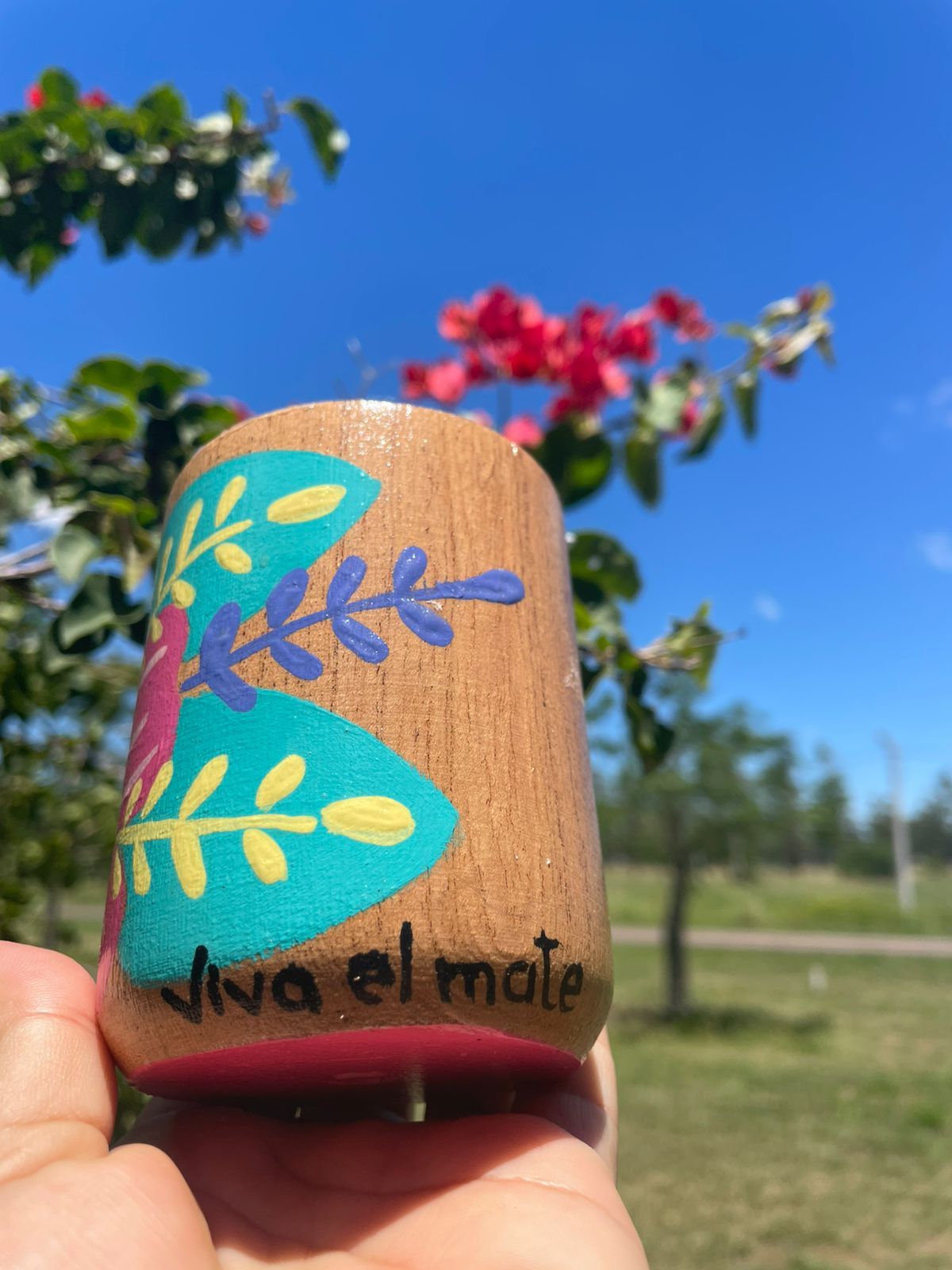 Mate Flor celeste base natural pintado a mano, obra artesanal original
