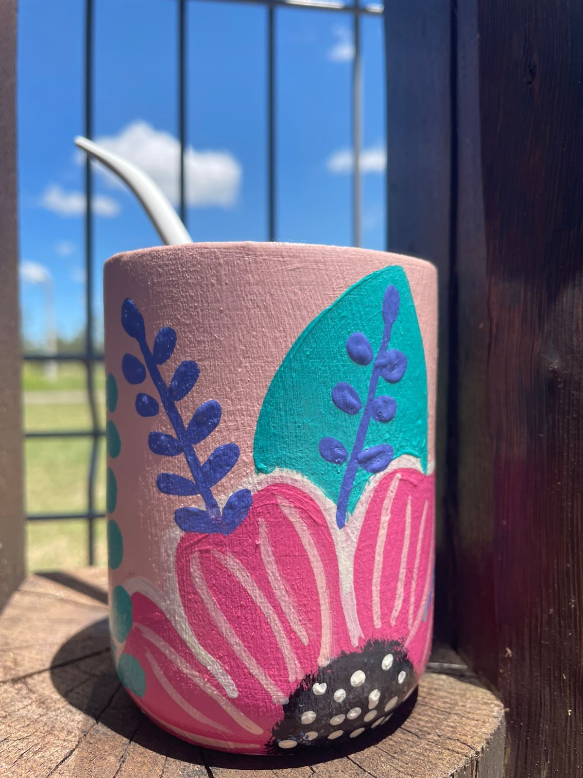 Mate flores base rosa pintado a mano, diseño artesanal con colores suaves