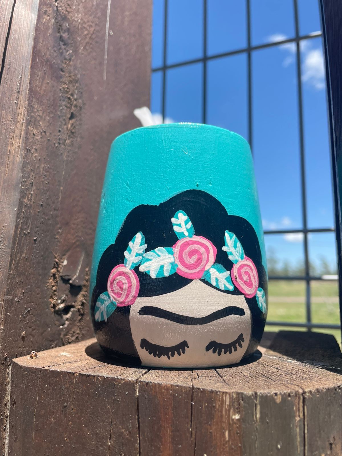 Mate Frida base celeste pintado a mano