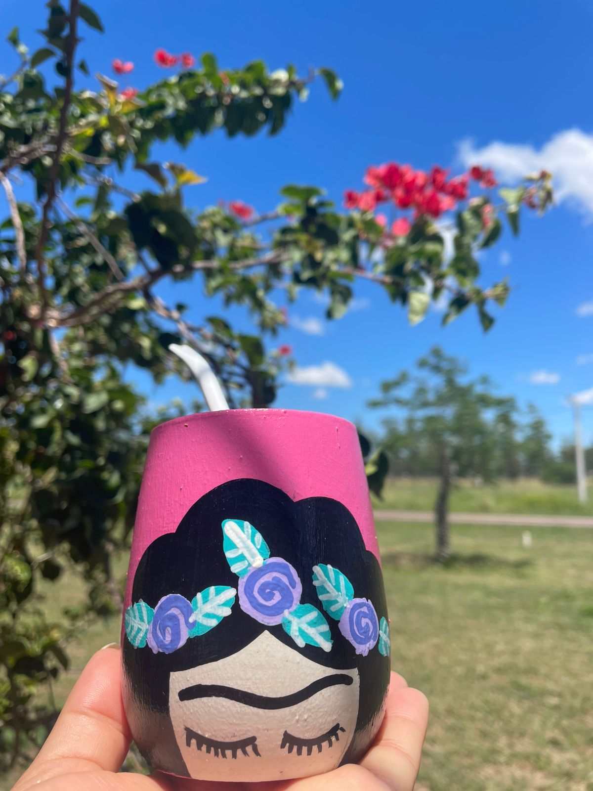Mate Frida base rosa pintado a mano, inspirado en la naturaleza y el arte